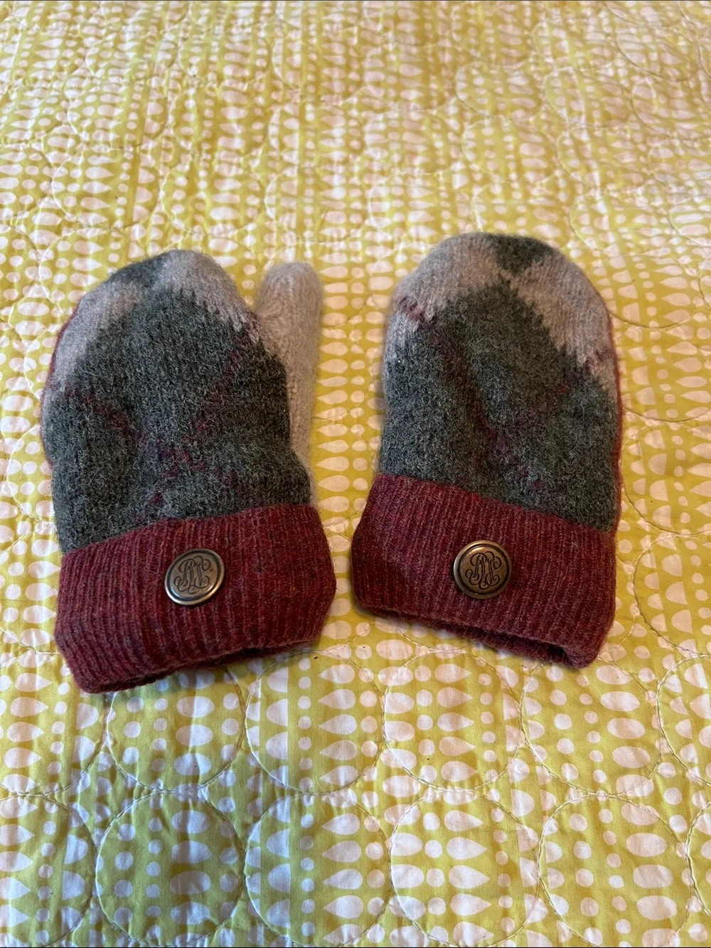 Kids Cozy Wool-Blend Mittens in Maroon and Gray